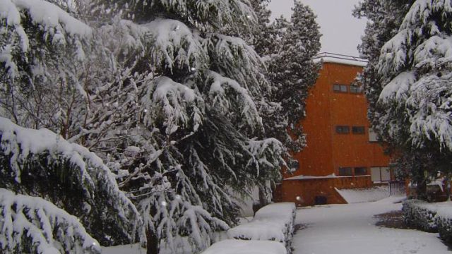 Vista de la entrada hacia en internado