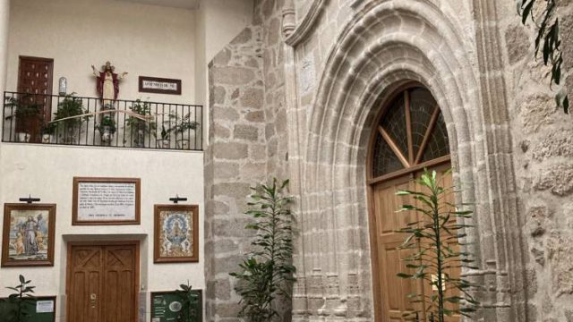 Entrada a la Iglesia