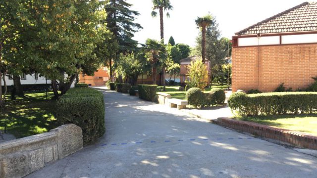 Acceso al Colegio desde la puerta del patio de Infantil