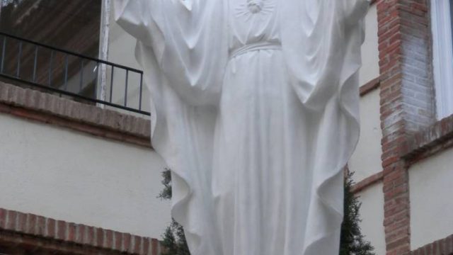 Detalle del patio del Corazón de Jesús