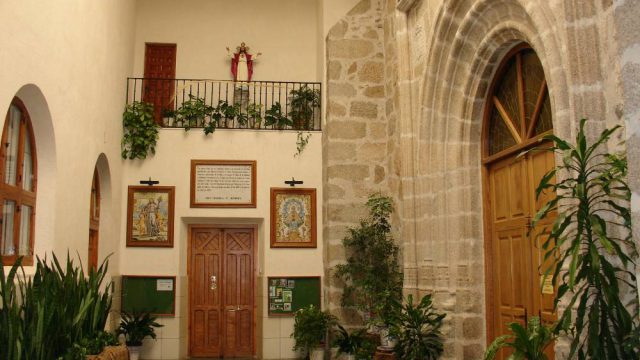 Entrada a la Iglesia