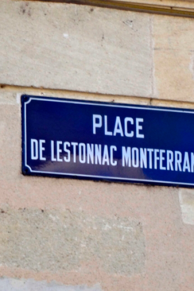 El Ayuntamiento de Landirás ha dado a la plaza del pueblo el nombre de plaza Lestonnac-Landirás, en recuerdo de
santa Juana. FOTO: https://www.newsodn.org