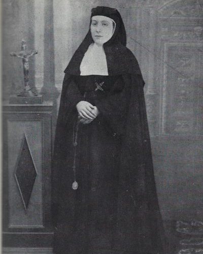 La M. Coínta Jáuregui con el hábito antiguo de la Compañía de María de Tudela. FOTO: Archivo ONS Talavera