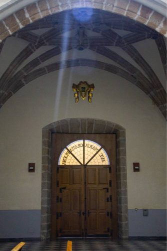 Puerta de entrada vista desde el interior